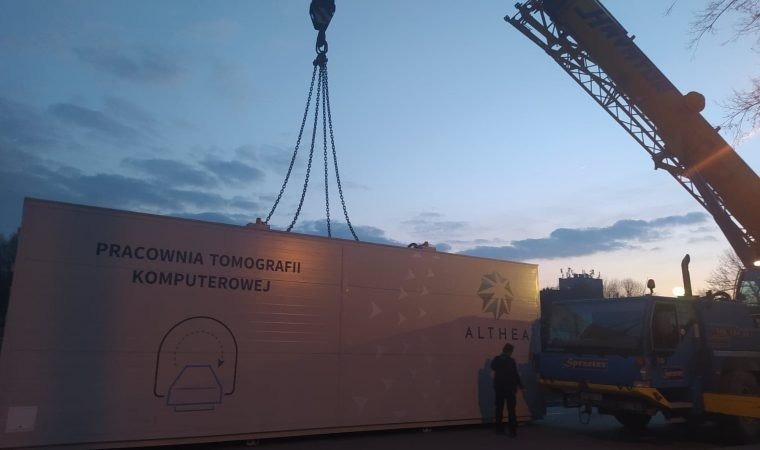 Zanim w szpitalu zacznie pracować nowy tomograf, pacjentów obsłuży mobilny aparat