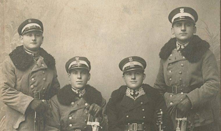 Kto jest na tym zdjęciu sprzed lat? Muzeum Pamięci prosi o pomoc