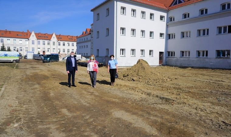 Największy budynek oświęcimskiej uczelni zmienia się nie do poznania