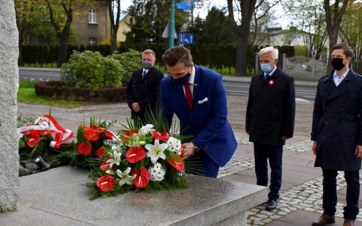 Stale przypominajmy rządzącym naszym krajem o nadrzędnej roli konstytucji