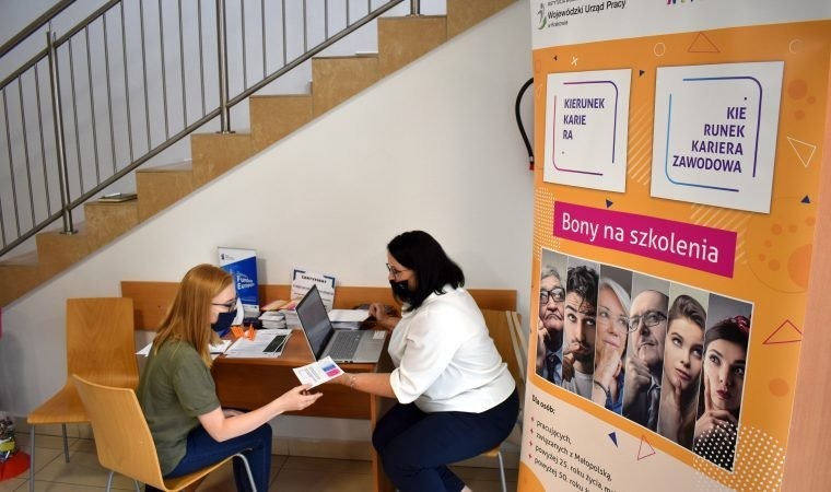 Chcesz zdobyć dodatkowe kwalifikacje? Odwiedź dziś wakacyjny punkt informacyjny w Starostwie