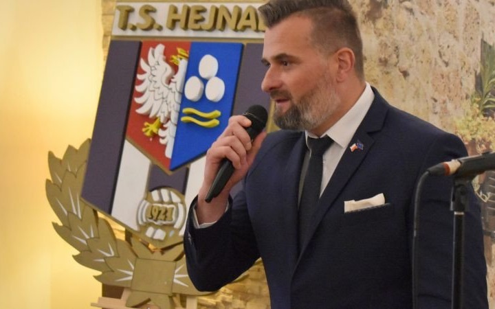 „Biało-fioletowy” jubileusz. Hejnał Kęty świętuje 100-lecie powstania i ogłasza Jedenastkę Stulecia