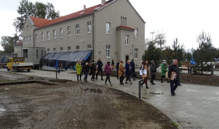 Eksperci UNESCO i ICOMOS obejrzeli przyszłą siedzibę Muzeum Pamięci