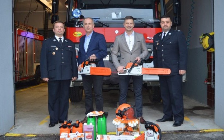 Powiat wsparł zakup sprzętu dla strażaków z Przeciszowa