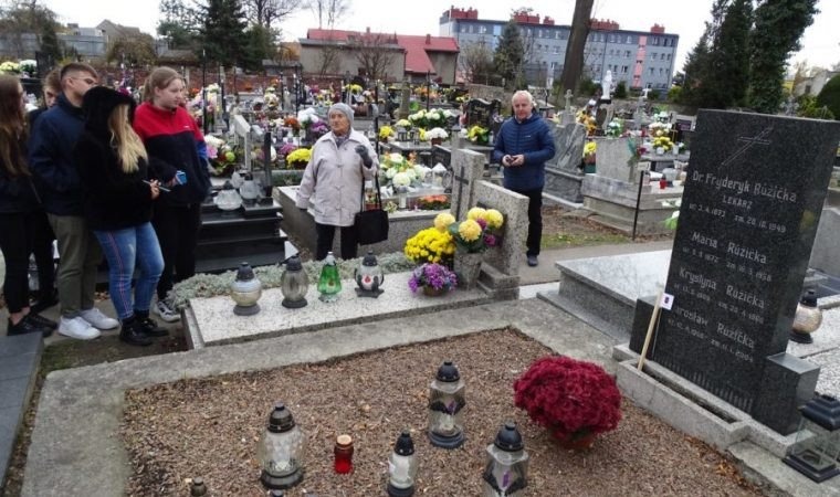 Projekt „Pamiętamy”. Edukacyjny spacer po zatorskiej nekropolii