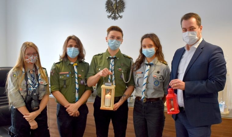 Betlejemskie Światło Pokoju dotarło dziś do starostwa