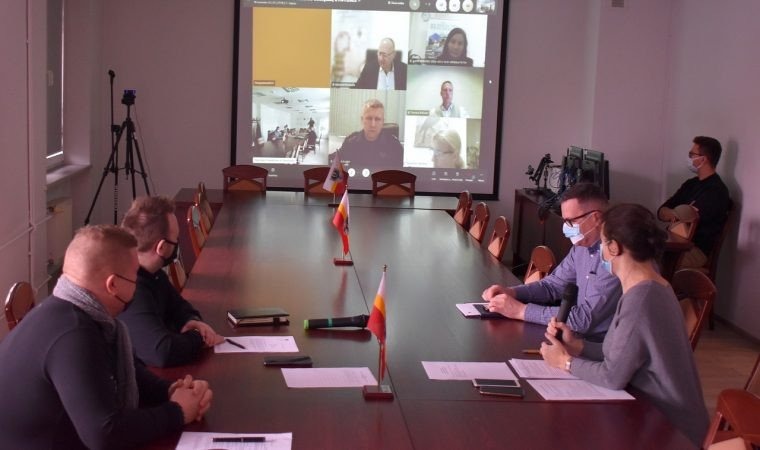 Powiatowy Zespół Zarządzania Kryzysowego o ptasiej grypie i rosnącej zachorowalności na Covid-19