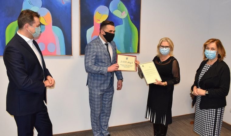 Gratulacje i finansowe wsparcie dla hospicjum od władz Powiatu Oświęcimskiego