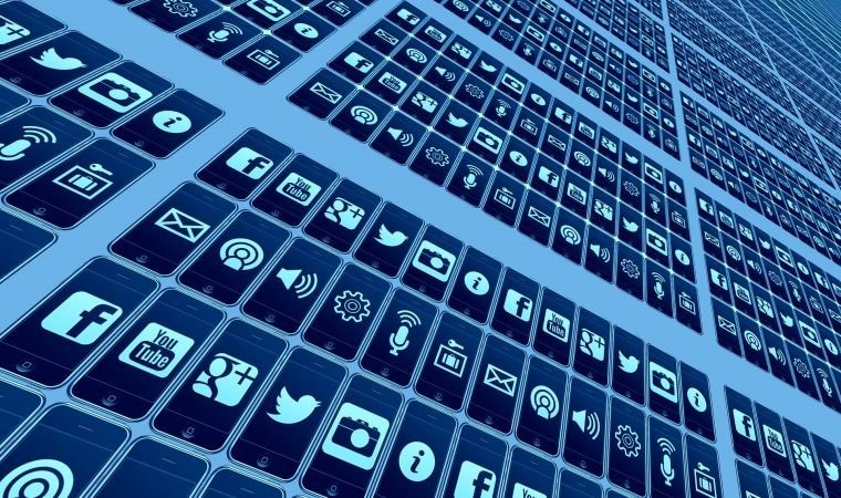 Dziś Dzień Bezpiecznego Internetu. Korzystajmy z sieci rozsądnie i z umiarem