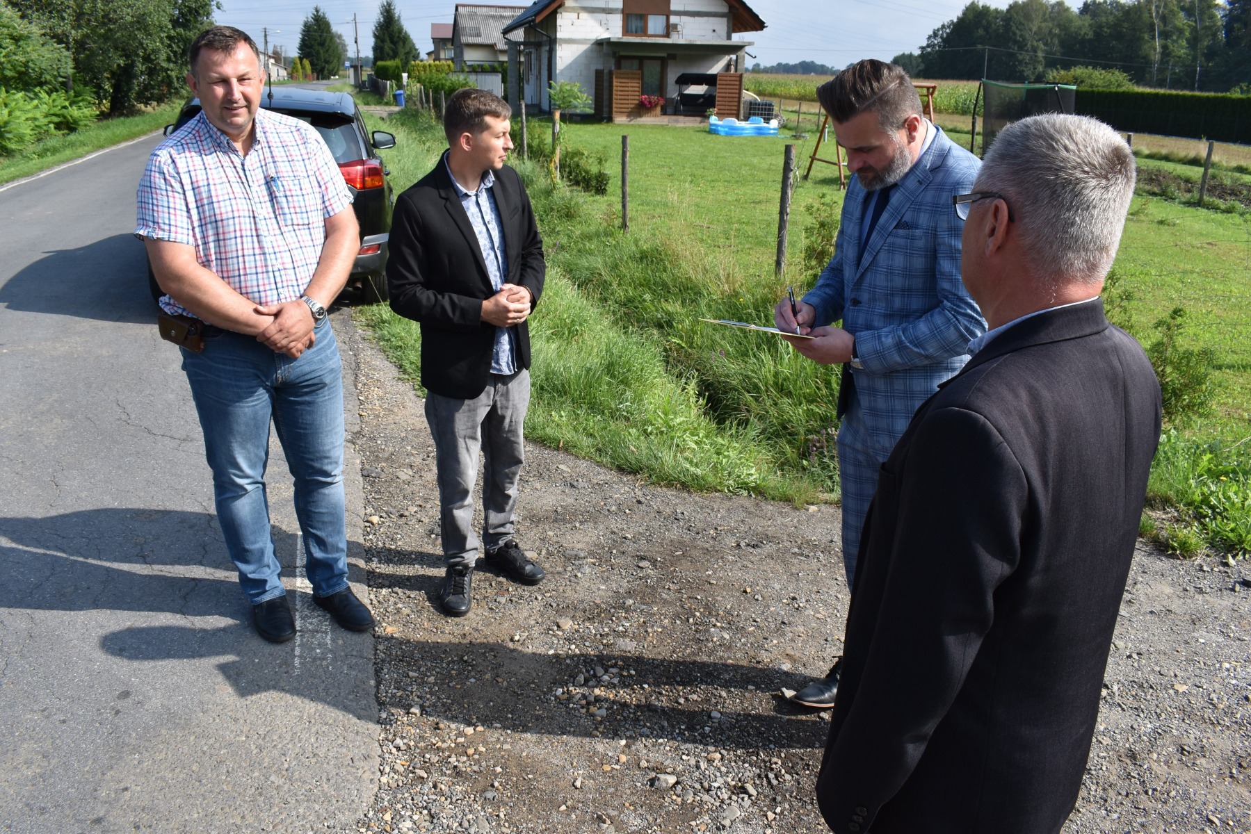 Modernizacja 800-metrowego odcinka powiatowego traktu w Porębie Wielkiej