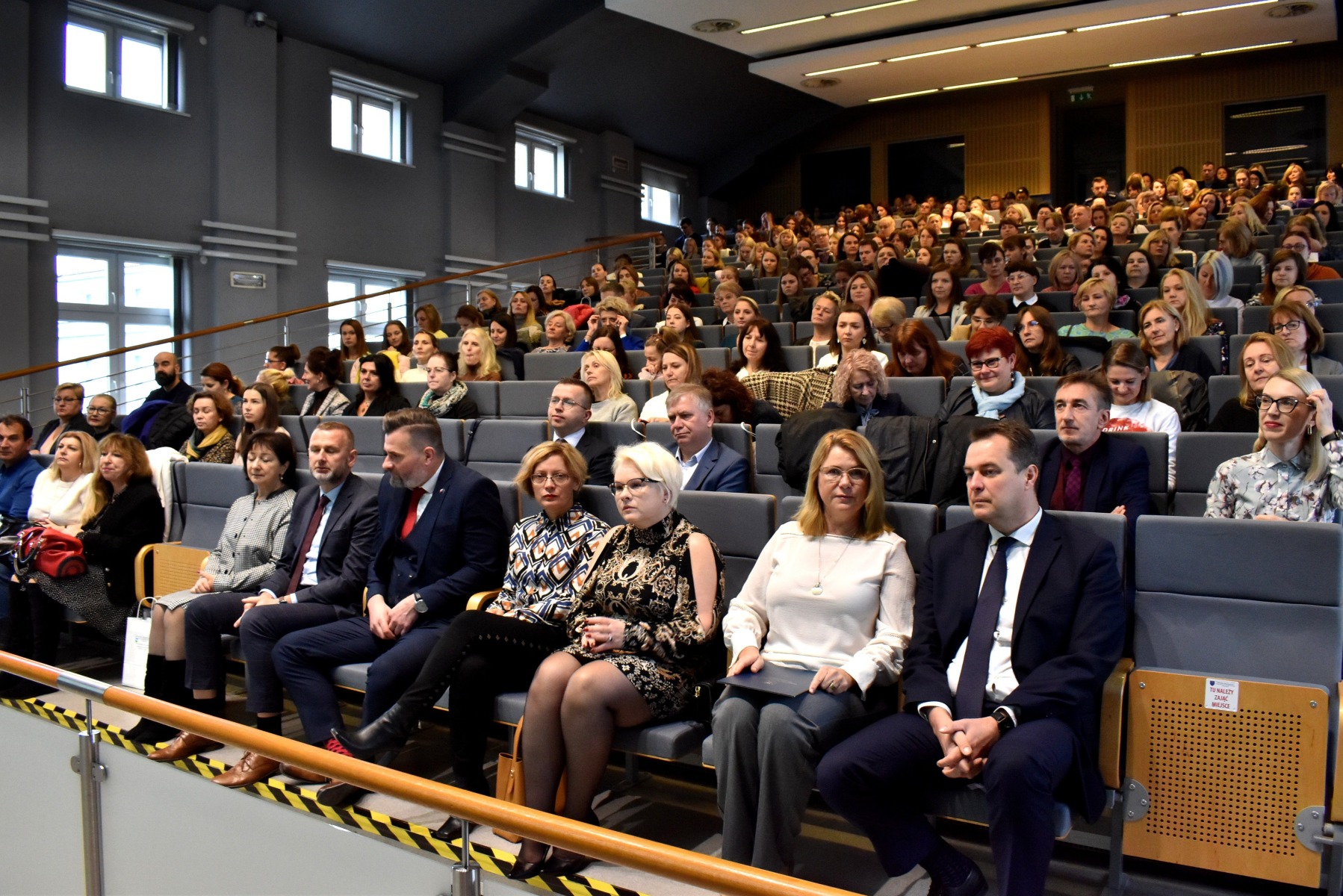 Życie na krawędzi. Coraz więcej osób szuka pomocy u psychiatrów i psychologów