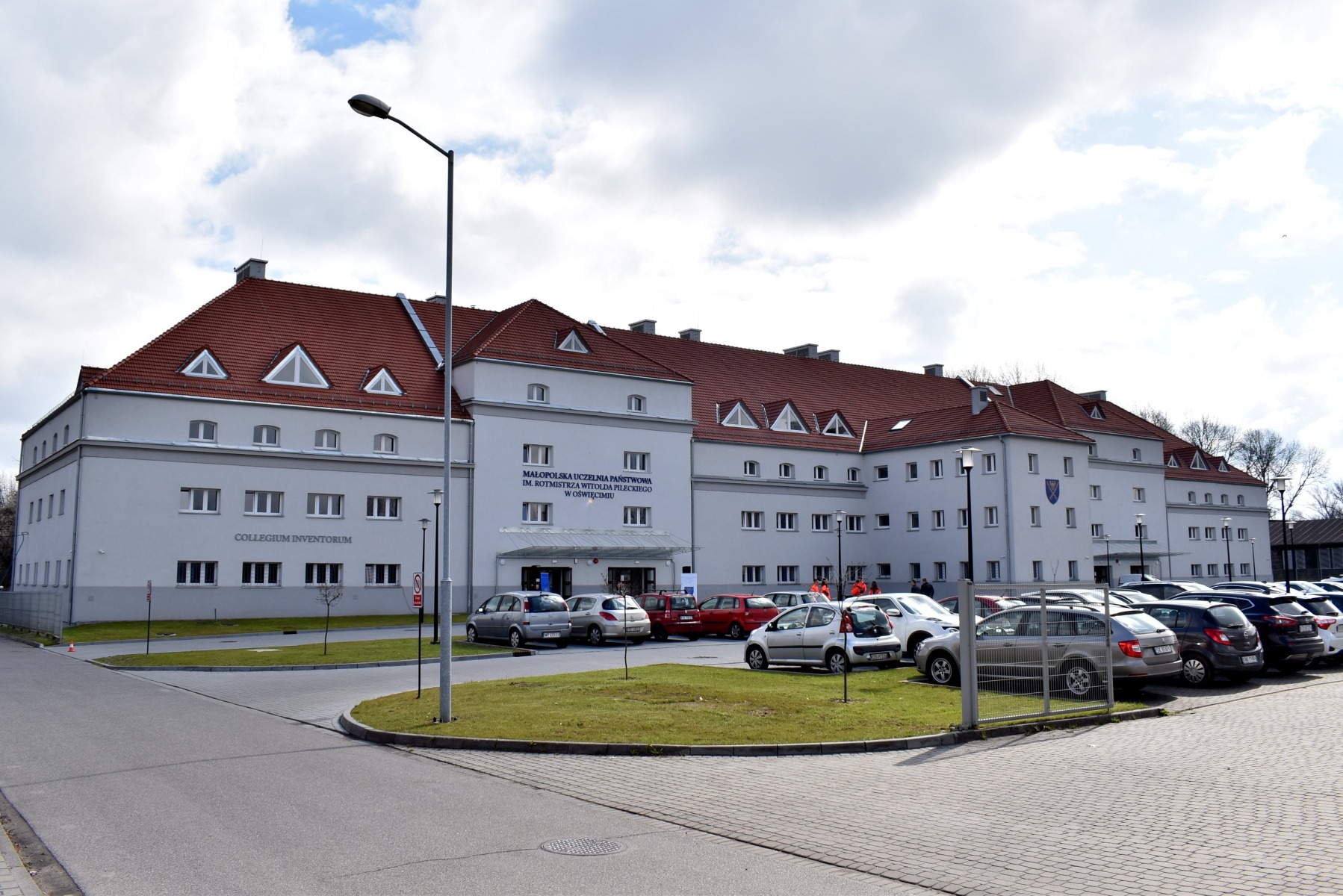 Uczelnia w stolicy powiatu podwoiła powierzchnię. Uroczyste otwarcie Collegium Inventorum