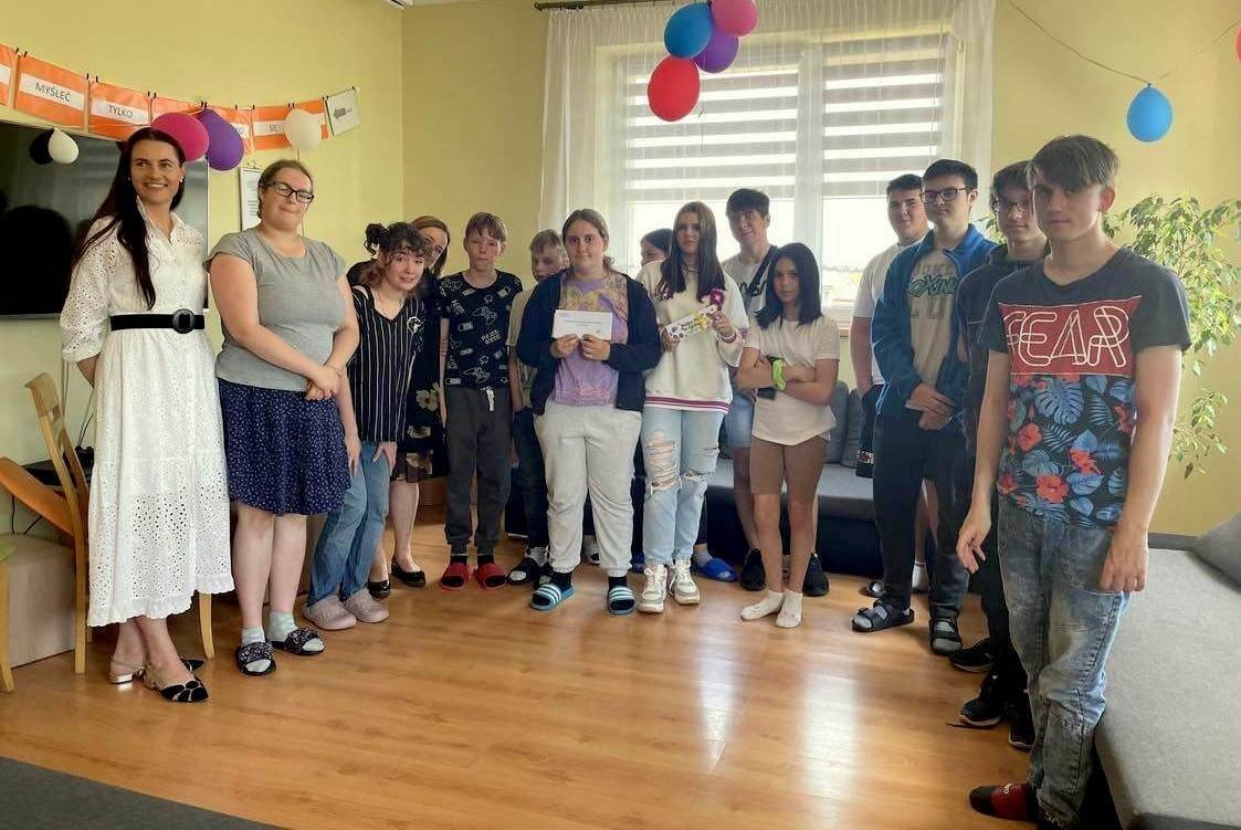 Życzenia i prezenty dla dzieci od władz Powiatu