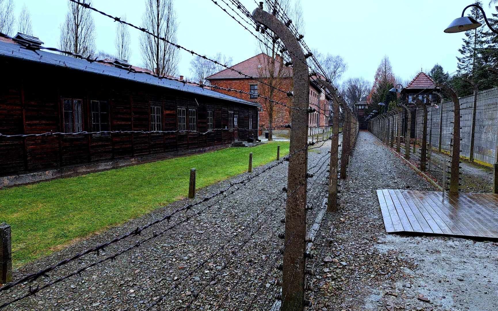 Bezpłatne pobyty studyjne w Miejscu Pamięci dla polskich uczniów