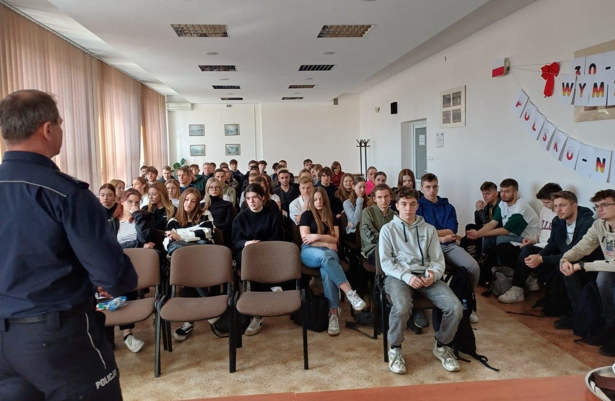 Promowali policyjną służbę wśród maturzystów