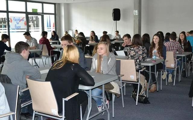 Powiat - "Face to Face", czyli zmień facebooka na rzeczywistość