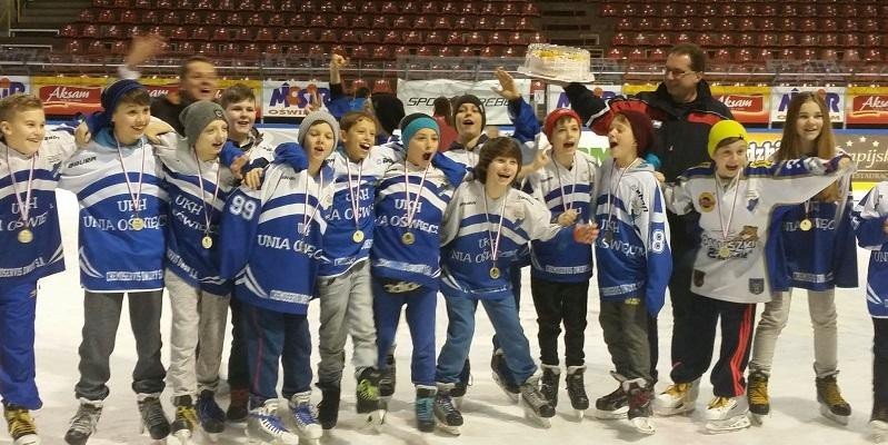Pierwsze i trzecie miejsce naszych hokeistów na turniejach w Oświęcimiu