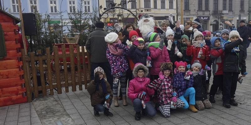 Oświęcim - na Rynku zrobisz sobie darmowe zdjęcie z Mikołajem