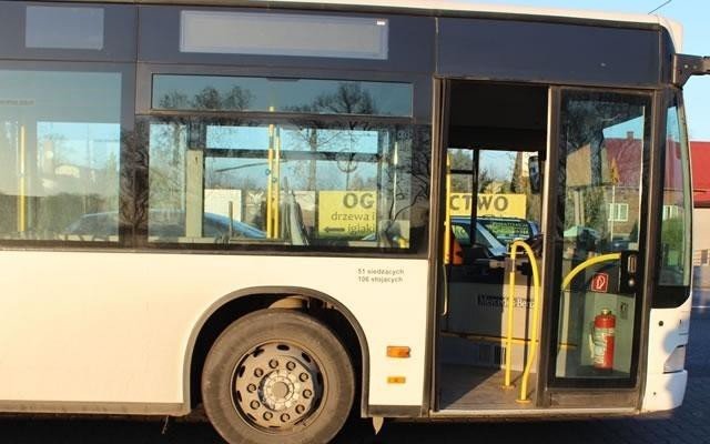 Chełmek - wsiadała do autobusu i przytrzasnęły ją drzwi