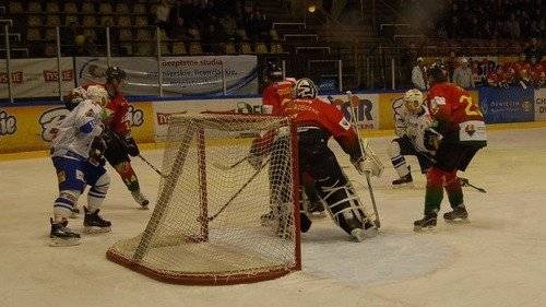 HOKEJ NA LODZIE. Naprzód pokonany! Czwarte zwycięstwo z rzędu