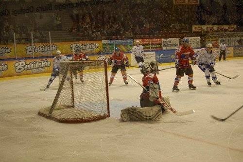 HOKEJ NA LODZIE. W Oświęcimiu pewne zwycięstwo „gości”