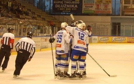 HOKEJ NA LODZIE. Pierwsze gole Jana Danecka. Debiut Jirziego Zdenka