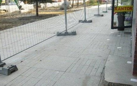 OŚWIĘCIM. Śniadeckiego prawie gotowa, schodki do sklepów dopiero w grudniu