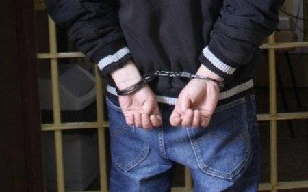 KĘTY. Policjant po służbie złapał pijanego kierowcę, który z impetem wjechał na chodnik