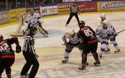 HOKEJ NA LODZIE. Unia (już z Josefem Dobosem) jedzie dziś do Sanoka