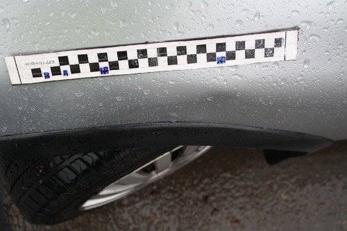 KĘTY. Rzucił deskorolką w volkswagena