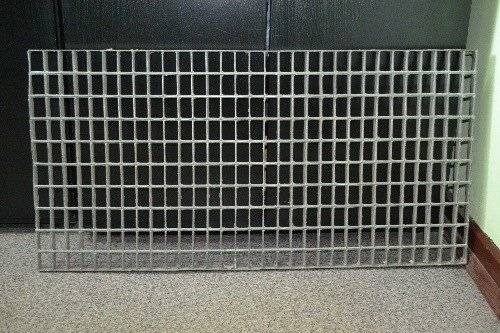 OŚWIĘCIM. Wybita szyba, uszkodzona karoseria oraz groźby