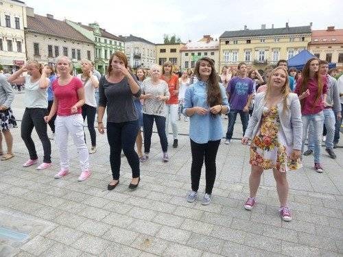 OŚWIĘCIM. Jackowe Granie i tańce na rynku - ZDJĘCIA