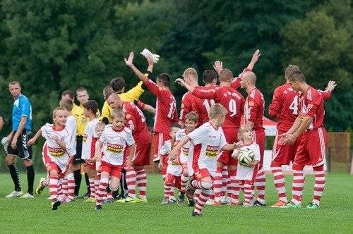 PIŁKA NOŻNA. Solarze na kieleckiej ziemi. Niwa zgasi Iskrę?