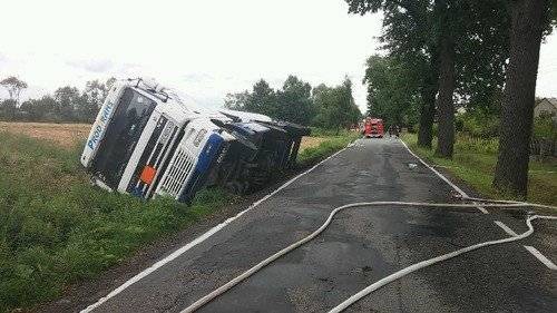 ZATOR. Mijały się dwie cysterny. Ponad 20 ton kwasu czeka teraz na przepompowanie