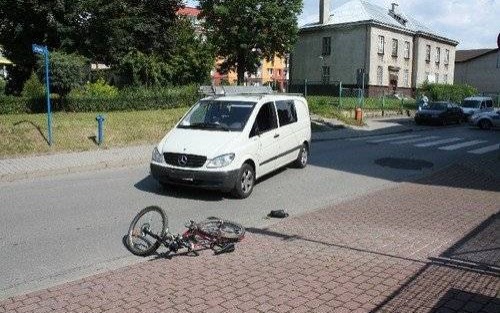OŚWIĘCIM. Rowerzysta wyprzedzał mercedesa