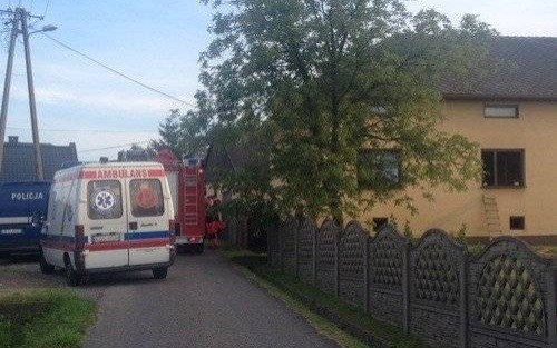 POLANKA WIELKA. 40-letni mężczyzna przewieziony do szpitala po pożarze domu jednorodzinnego