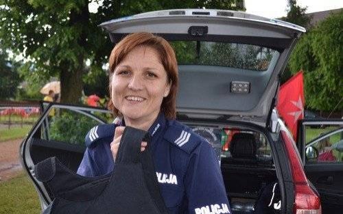 KĘTY. Policjantka ścięła włosy by oddać je kobietom walczącym z nowotworem