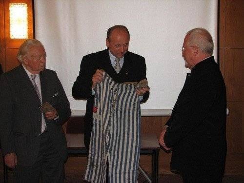 OŚWIĘCIM. Zaginione spodnie więźnia Buchenwaldu znaleziono nie u Marszałka, a Szajny