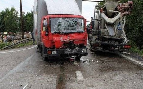 POLICJA. Zderzenie dwóch samochodów ciężarowych. Ranny jeden z kierowców