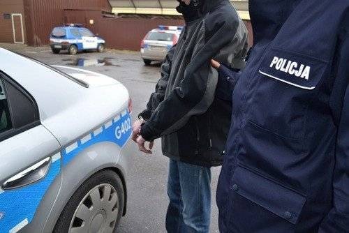 OŚWIĘCIM. 25-latek uderzył kobietę i uszkodził samochody. Grozi mu do 5 lat więzienia.