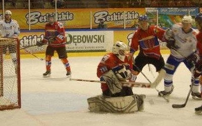 HOKEJ NA LODZIE. „Dwucyfrówka” na dobry początek