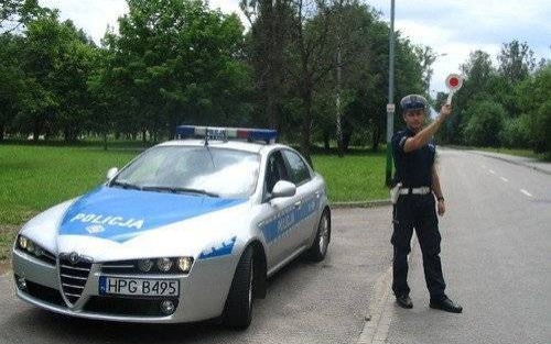 OŚWIĘCIM. Jechał ulicą Fabryczną mając ponad 3,5 promila. Na szczęście ktoś wezwał policję