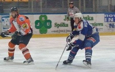 HOKEJ NA LODZIE. Sprawdzają formę i ...obcokrajowców