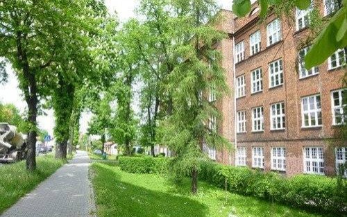 EDUKACJA. Dzisiaj żadnej ze szkół zamknięcie nie grozi, ale nowe władze powiatu mogą mieć już problem...