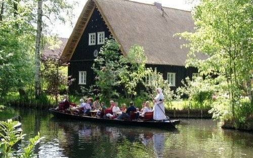 WYPRAWA. Spreewald na celowniku. Wielu nie wierzy własnym oczom, gdy widzi listonosza rozwożącego listy łodzią