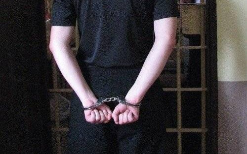 BRZESZCZE. Domownik przyłapał włamywacza. Policjanci schwytali sprawcę włamania i kradzieży rozbójniczej