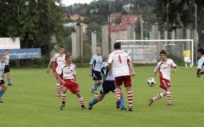 PIŁKA NOŻNA. Podział punktów w Grojcu