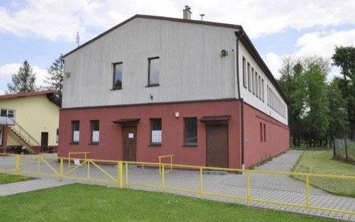 KONTROWERSJE. Dach ugiął się o 14 cm w stosunku do ścian. Fakty o sali w Malcu. Oświadczenie urzędu gminy