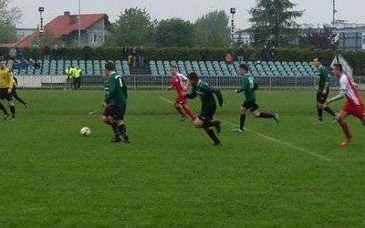 PIŁKA NOŻNA. Unia wygrywa rzutem na taśmę