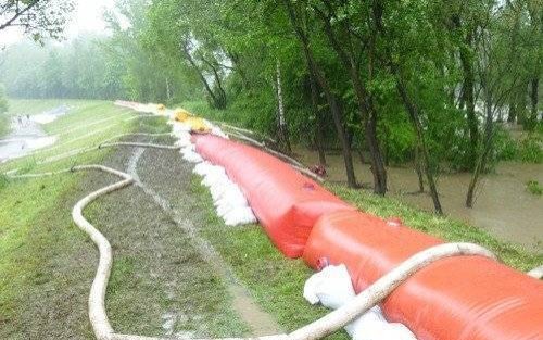 OŚWIĘCIM. Wypompowywanie wody w rejonie Kamieńca - ZDJĘCIA